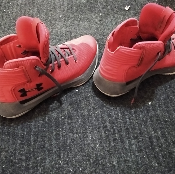 Under Armour Men's Rare Bright Red Kicks Size 7 - Picture 3 of 6